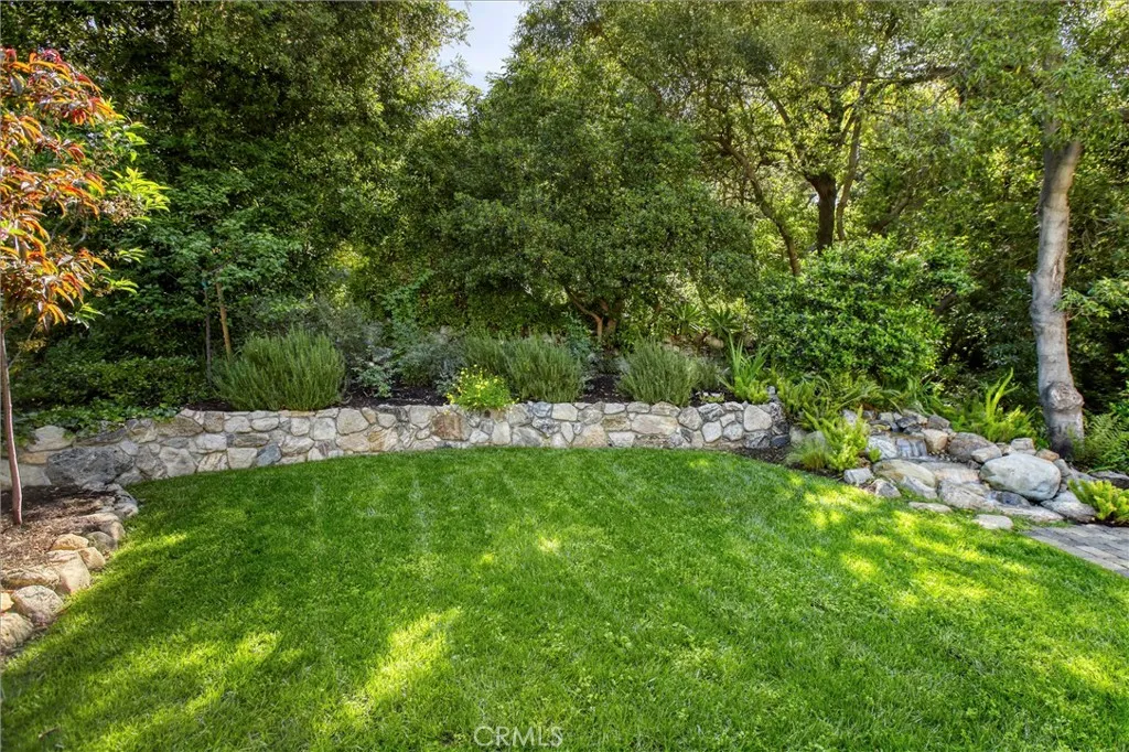 1836 Crestmont Court, Glendale, California 91208 home-pic-5